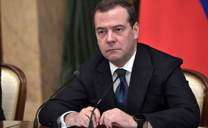 Медведев проголосовал на думских выборах 
