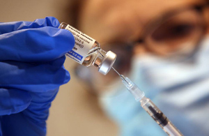 Попова назвала необходимый интервал между прививками от ковида и гриппа