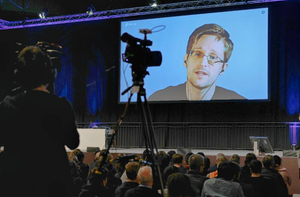 Сноуден на марафоне "Новое знание" предупредил владельцев устройств Apple об опасности
