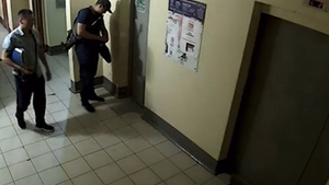 В Казани предполагаемый убийца с "сайгой" попал на видео за секунды до расправы