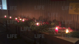 Возле здания вуза в Перми появился стихийный мемориал в память о погибших при стрельбе