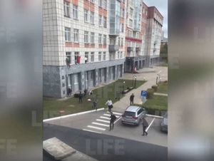 Студентам пришлось выпрыгивать из окон Пермского университета, где неизвестный устроил стрельбу