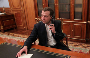 Медведчук поздравил Медведева с уверенной победой "Единой России" на выборах