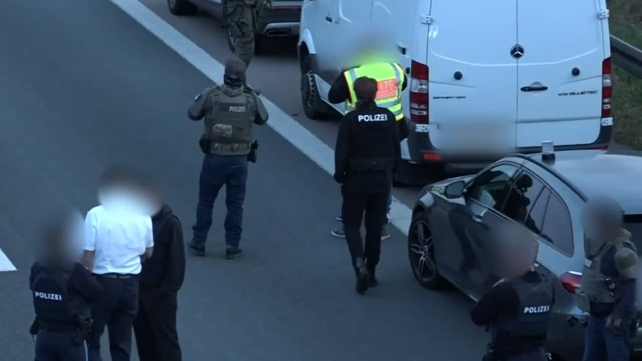 Полиция Германии задержала мужчину, захватившего заложников в автобусе