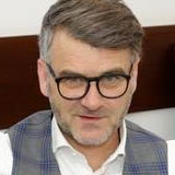 <p>Польский кошмар заключается в том, что иного варианта, как только получать газ из России, у Варшавы нет. На это работает новая энергостратегия Евросоюза, согласно которой по всему континенту закрывают угольные станции и по возможности — атомные, что ведёт такую политику к развилке. Единственные, кто сопротивляется, — французы и венгры</p>