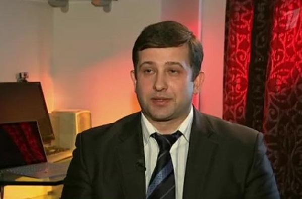 <p>Почва для нового вброса в МИ-6 всегда подбирается самым тщательным образом. Нынешняя ситуация с поисками третьего отравителя — это не новость. Об этом британцы проговорились ещё в 2019 году, но тогда раскручивать эту историю не стали. Потом всё пошло не так — сначала вмешалась пандемия, потом случились выборы в США, а тут ещё и вывод войск из Афганистана хлопот добавил. Скандалить на таком фоне было не с руки — собственный имидж мог пострадать. А в России недавно прошли выборы, поэтому в МИ-6 решили, что именно сейчас можно бросить тень на страну и поскандалить на публику</p>