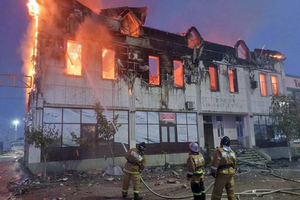 Два человека погибли и шесть пострадали при пожаре в гостинице в Дагестане
