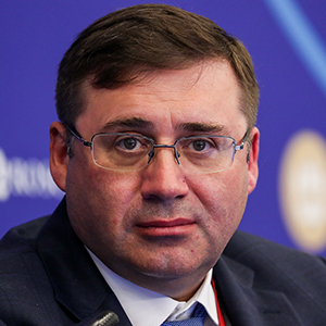 <p>Помогать пенсионерам, моё личное мнение, немножко поздно. Помогать надо гражданину выйти на пенсию с хорошим пенсионным пакетом, который должен быть сформирован самим гражданином. Когда человек вышел на пенсию, полагаясь полностью на государство, это называется социализм</p>