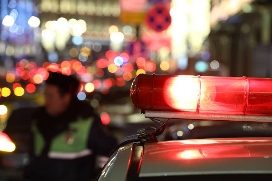 Полицейский на служебной машине насмерть сбил 62-летнюю женщину во Владивостоке