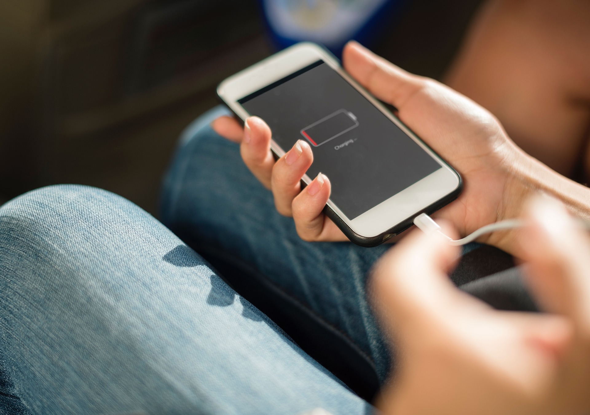 Apple сочла вредной идею сделать зарядки для смартфонов одинаковыми