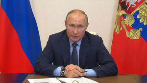 Путин: Проблему с уровнем доходов учителей нужно решать системно