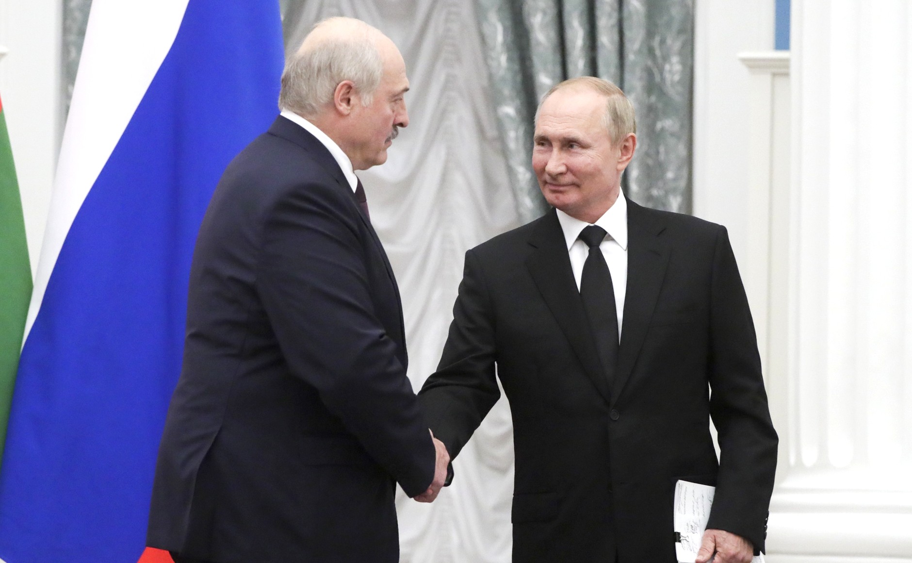 Стали известны темы переговоров Путина и Лукашенко после саммита ОДКБ