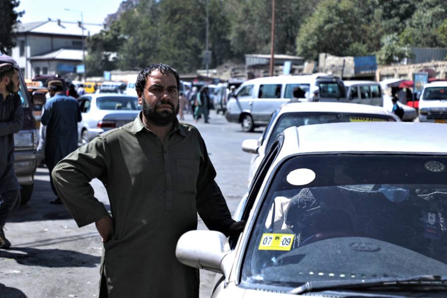 Жители Кабула пожаловались на рост цен и дефицит при власти талибов