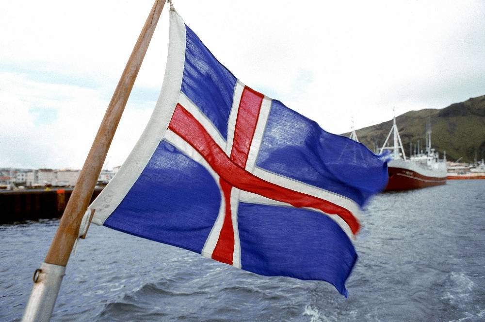 Продержались несколько часов: Исландия перестала быть первой страной в Европе с "женским" парламентом