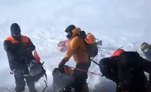 Спасатели спустили с Эльбруса тела трёх погибших при восхождении альпинистов