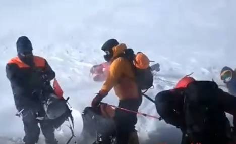 Спасатели спустили с Эльбруса тела трёх погибших при восхождении альпинистов