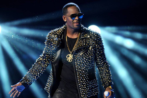 Певца R. Kelly признали в США виновным в преступлениях сексуального характера