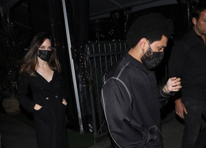 Папарацци застукали Джоли и The Weeknd на свидании, после которого парочка поехала домой к рэперу