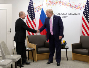 Экс-сотрудница Белого дома раскрыла фразу, которую Трамп шепнул Путину на G20