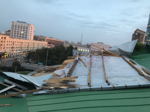 Ураган снёс крышу университета в Екатеринбурге