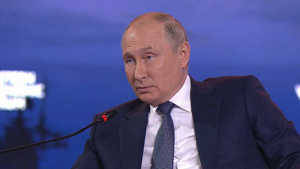 Путин прокомментировал поднявшуюся в Сети "бучу" вокруг поправившего его школьника
