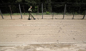 Белоруссия привлекла внутренние войска для охраны границы с Евросоюзом