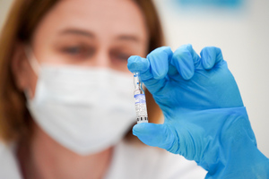 Попова заявила о важности вакцинации для защиты от "бесконечного множества штаммов" коронавируса