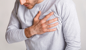 Доктор Мясников рассказал, о каких болезнях могут говорить боли в груди