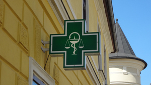 Жители Москвы смогут получать льготные лекарства в коммерческих аптеках