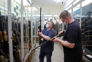 В России с 29 июня минимальный возраст для покупки оружия увеличится до 21 года
