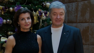 Два украинских телеканала в новогоднюю ночь показали обращение Петра Порошенко