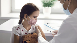 Главный внештатный педиатр Минздрава заявила о важности вакцинации детей от коронавируса 