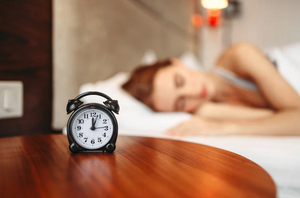Ароматерапия и лёгкий ужин: 5 советов, как подготовиться ко сну, чтобы не разбить будильник в первый рабочий день