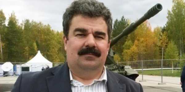 <p>Судя по характеру действий, в перевороте участвовали боевики, прошедшие Сирию. Они могут быть как гражданами соседних стран, так и Казахстана. Они знали, что и как делать. Грамотно захватывали административные центры, грабили оружейные магазины и склады. Нападали на представителей органов правопорядка. К тому же они имели собственную спецсвязь и общались между собой. Делали всё это синхронно во многих городах и посёлках. Спутниковые телефоны могут использовать сетку формата, например, CDMA. На территории страны работают коммерческие корпорации, которые могли предоставить такую связь. Это предстоит выяснить следствию.</p>