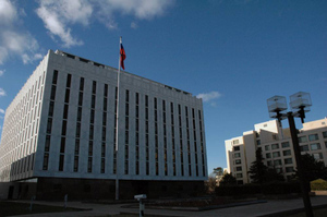 Посольство РФ назвало искажающим факты заявление Шерман о "созданном Россией кризисе"