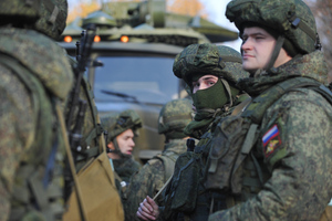 Песков: Военные учения на территории России продолжались, продолжаются и будут продолжаться