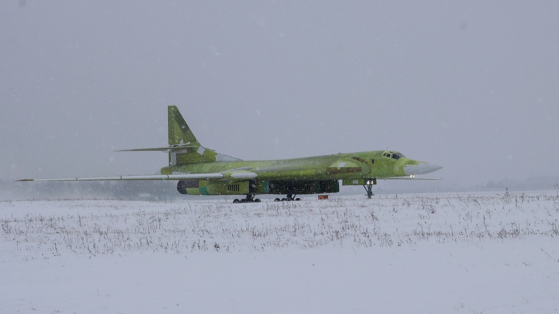 Опубликовано видео полёта первого построенного с нуля российского ракетоносца Ту-160М