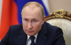 Путин призвал наращивать темпы вакцинации из-за угрозы "омикрона"