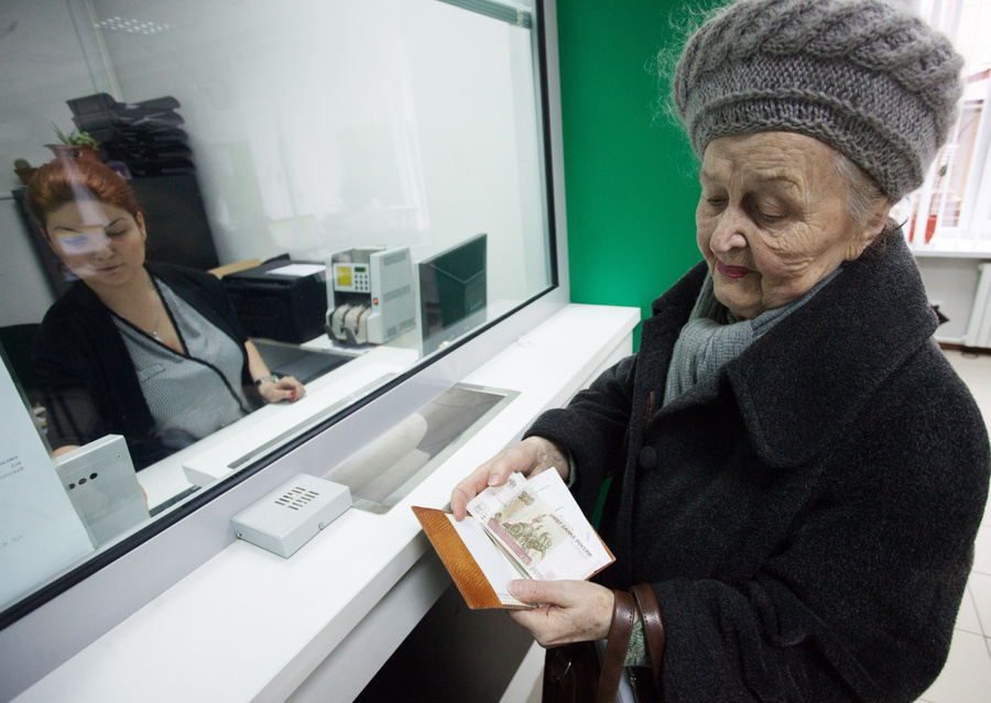<p>Получение пенсии. Фото © ТАСС / Михаил Соколов</p>