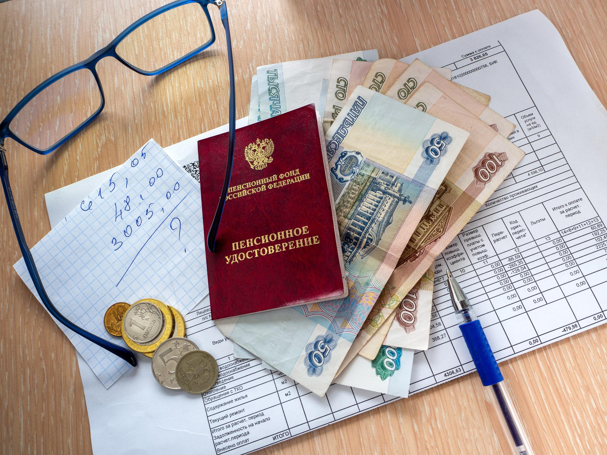 С 1 февраля социальные выплаты в России увеличатся на 7