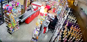 В Челябинске ищут мужчину, который чуть не сжёг продуктовый магазин