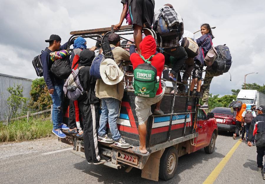 Сотни мигрантов из Гондураса ринулись к границе Мексики и США