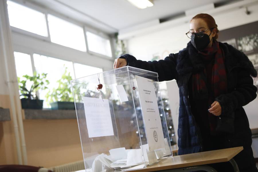 <p>Референдум в Сербии об изменении конституции в области правосудия © ТАСС / EPA / MARKO DJOKOVIC</p>