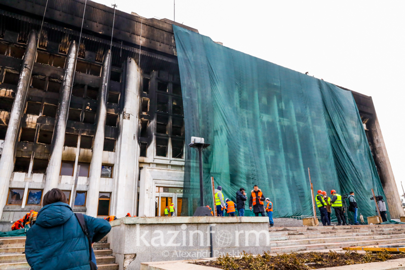 Здание Администрации Алма-Аты после беспорядков. © Kazinform
