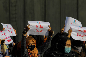 "Талибан" применил слезоточивый газ для разгона женского протеста