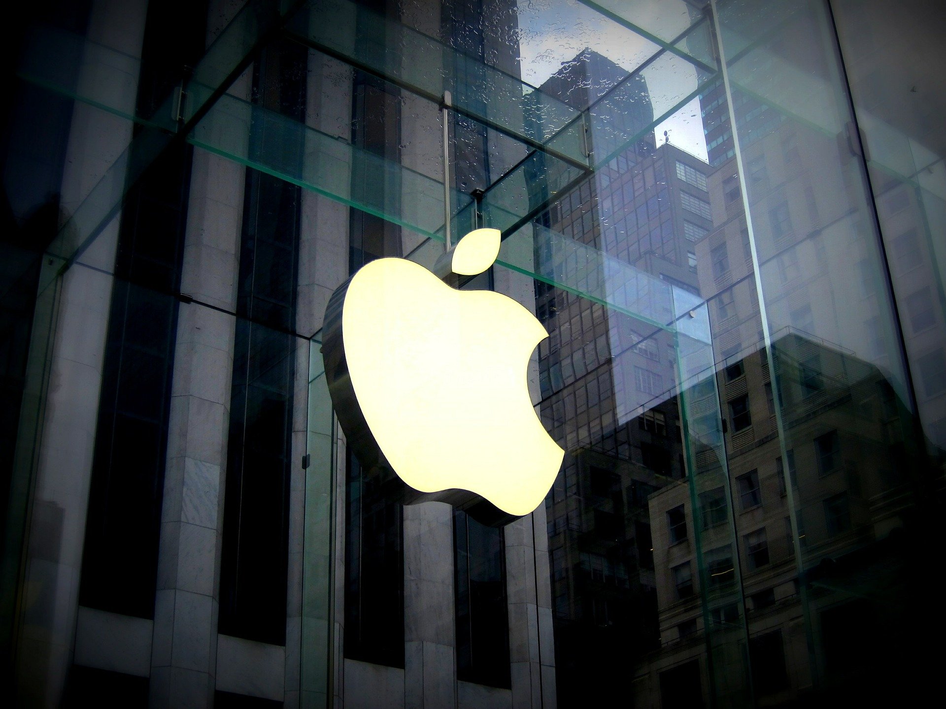 Apple и Likee разместили электронные формы по закону 