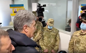 Забирали паспорт, пытались задержать: Пётр Порошенко не без препятствий вернулся в Киев