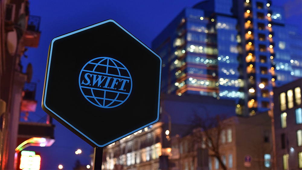 В Белом доме не стали исключать возможности отключения России от SWIFT