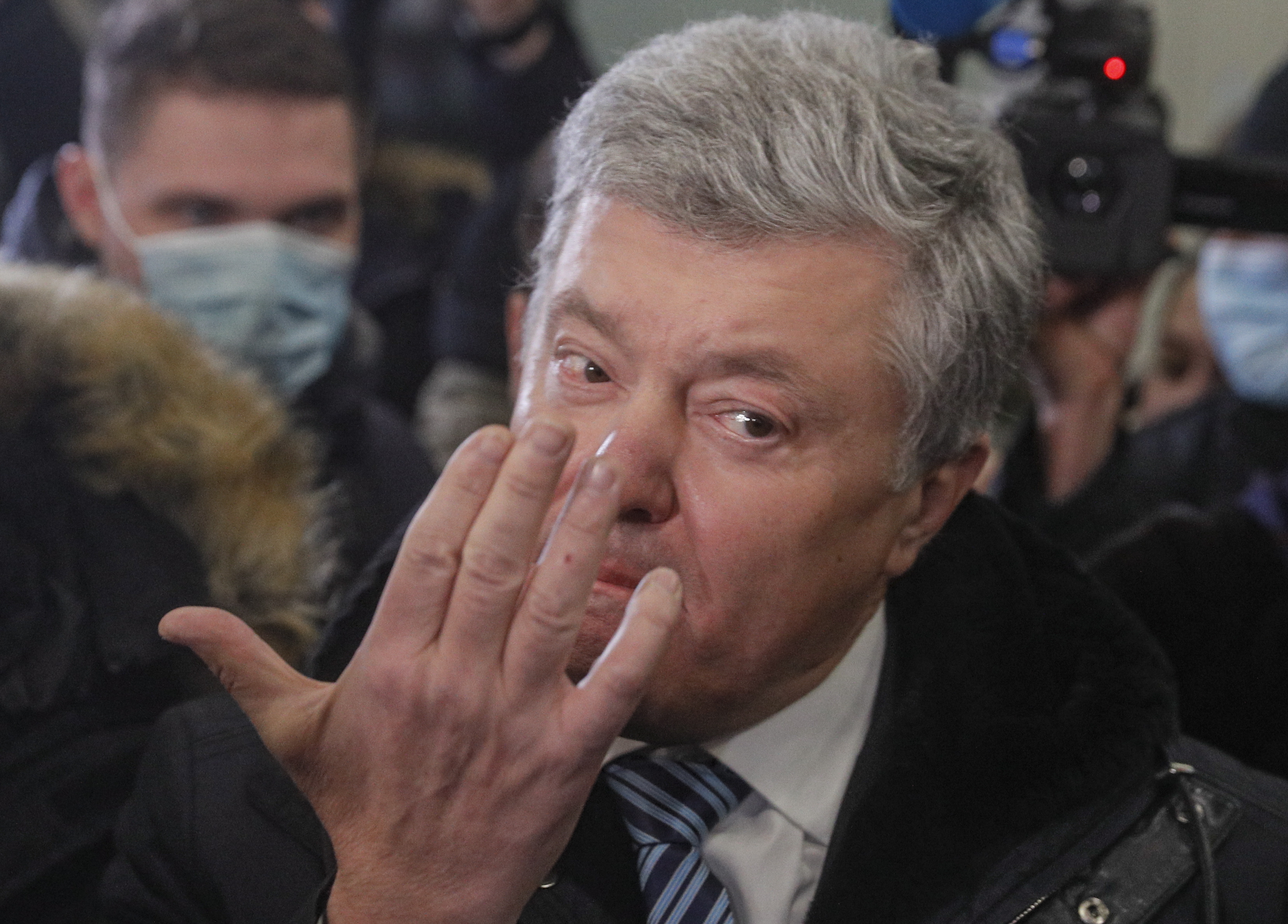 Анкета экс-президента Порошенко исчезла из базы разыскиваемых лиц МВД Украины