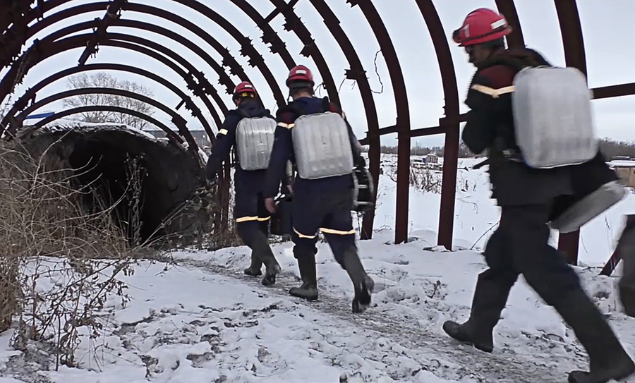 Поисковые работы на шахте "Листвяжная" в Кемеровской области. Фото © Снимок с видео / МЧС России / ТАСС